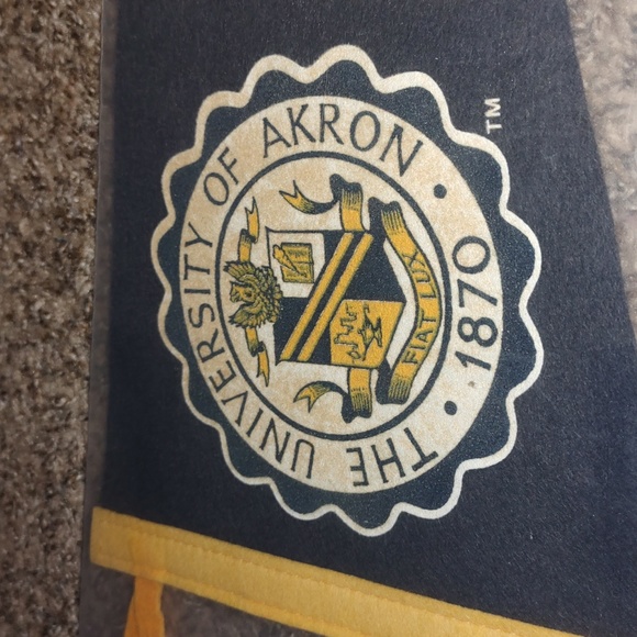 Vtg The University of Akron 9"x24"Collegiate Pennant Sports Game Room Man Cave - Picture 3 of 7